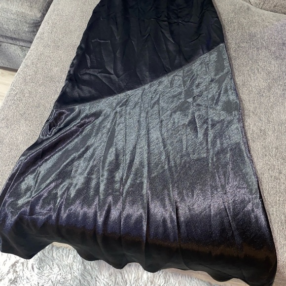 Beautiful silk shine material strappy maxi dress - Picture 3 of 9